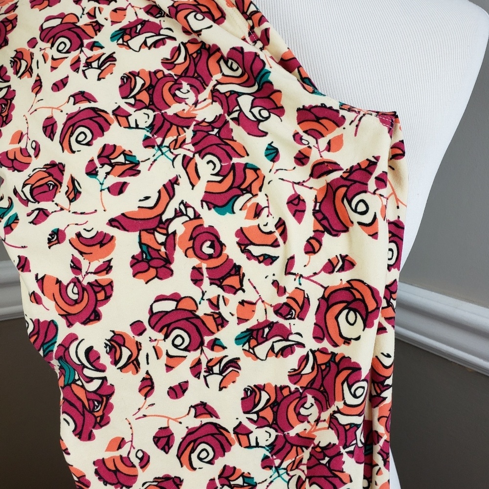 Lularoe Crackle Roses Tall and Curvy leggings